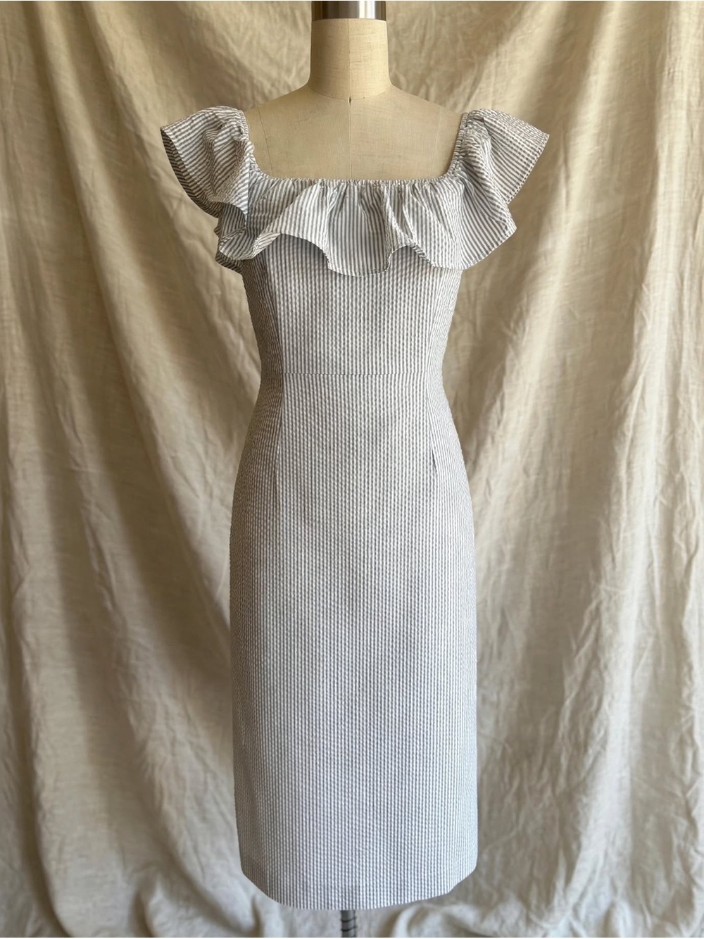 Banana Republic 14 Grey White Seersucker Ruffle Dress Pockets